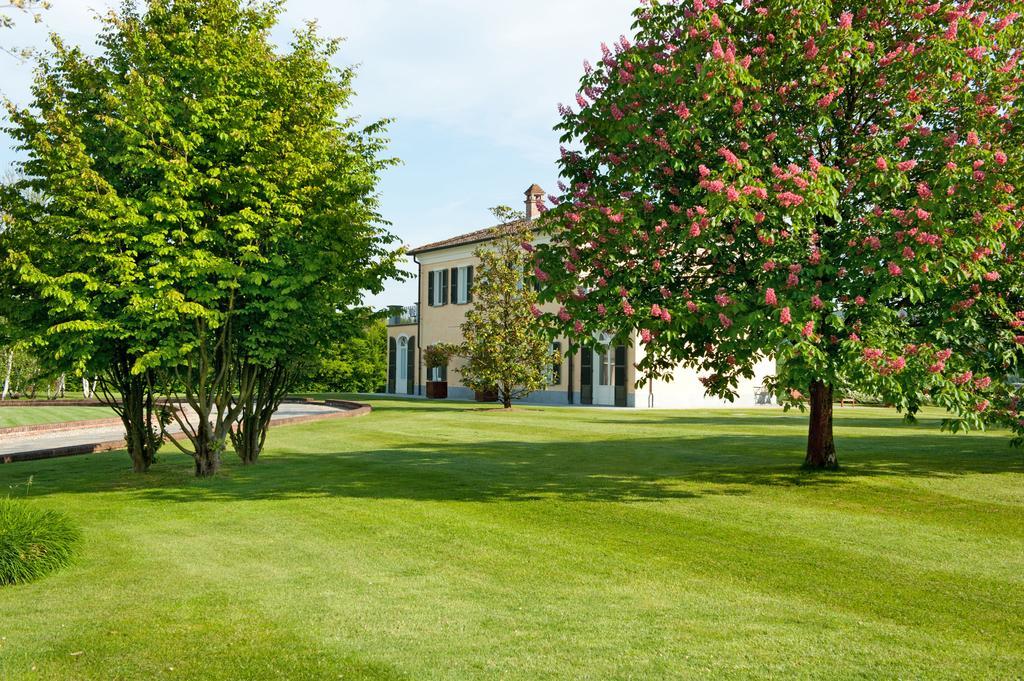 Relais 23 Hotel & Ristorante Castelnuovo Belbo Exterior foto
