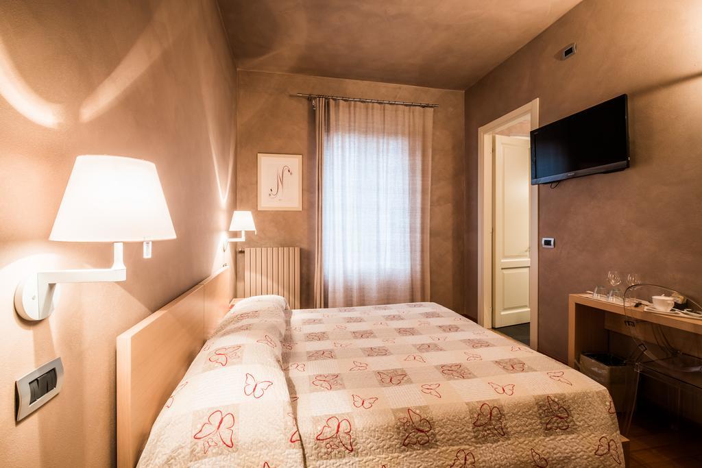 Relais 23 Hotel & Ristorante Castelnuovo Belbo Exterior foto